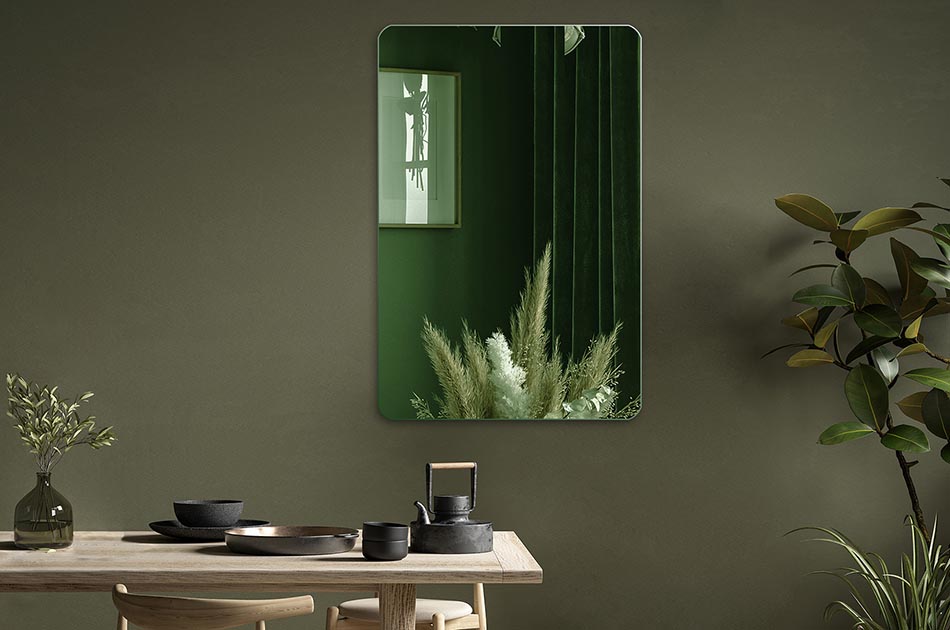 Az üveglap színének kiválasztását lehetővé tevő tükör egy funkcionális és elegáns adalék, mely minden beltérhez illik. Igazítsd hozzá a tükörlap színét az igényeidhez és a helyiség stílusához. Többek között arany és grafit szín kapható. A tükör minden helyiségben igénybe vehető, pl. fürdőszobában, hálószobában, előszobában vagy nappaliban. Könnyű telepítés és karbantartás a mindennapokban.