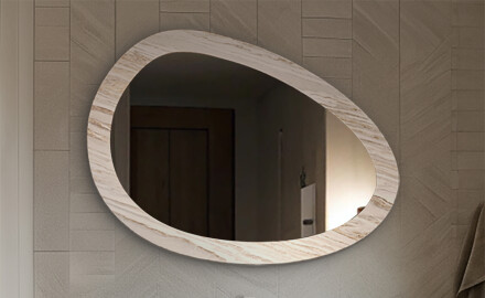 Tükrök kőkeretben