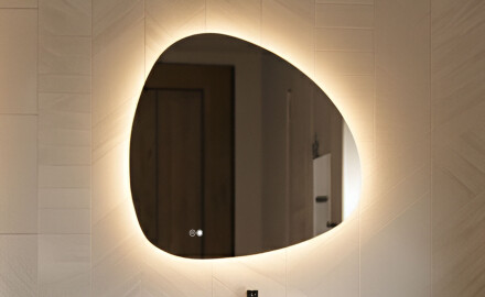 Szabálytalan tükör világítással, kétszínű, érintőkapcsoló, fűtőszőnyeg